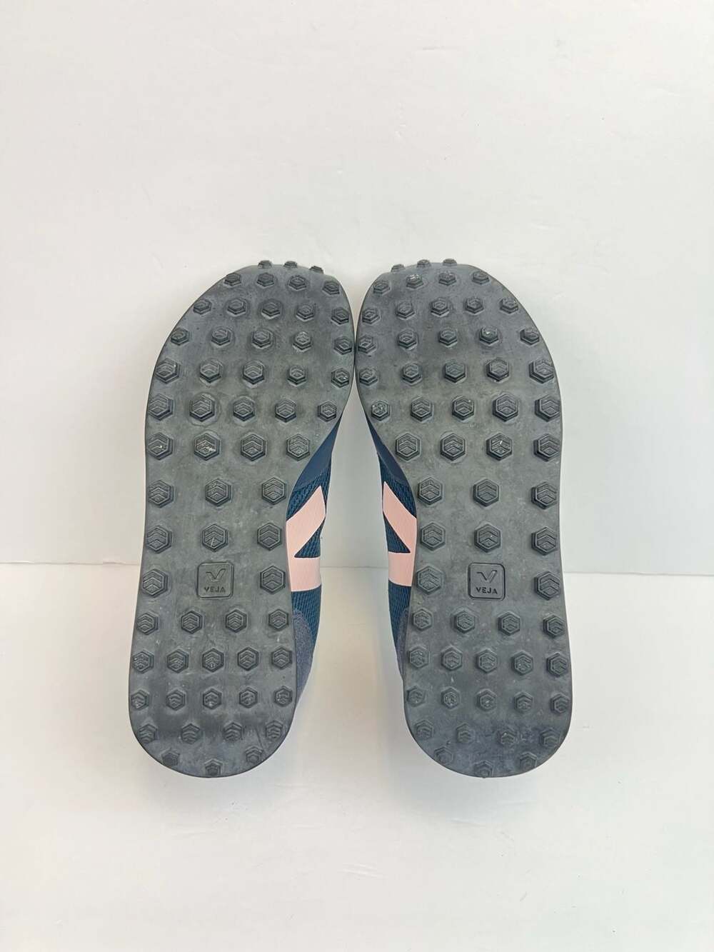 Veja Women’s Alveomesh Nautico Petale Vegan Sneakers Size 8 ($135) - Picture 7 of 8